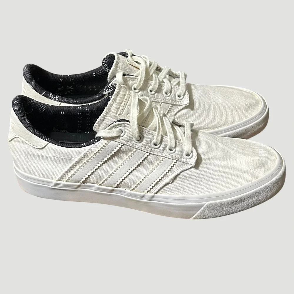 Adidas Seeley Mens White Canvas Paisley Skate Shoes F37719 Low Top Sneakers 8.5